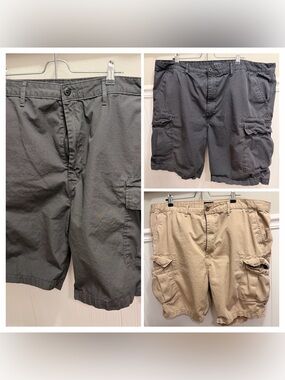 3 Pairs of Levi’s Cargo Shorts Size 44 (Black, Gray, Khaki)